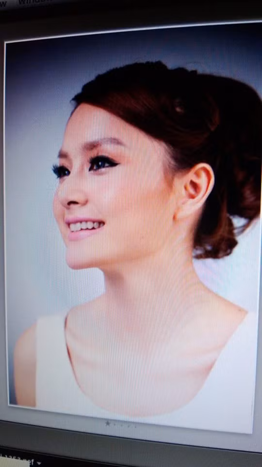 Lan Phương khoe ảnh mới. Cô hóm hỉnh viết: "Mình mới chụp ảnh cho tạp chí Vstyle"