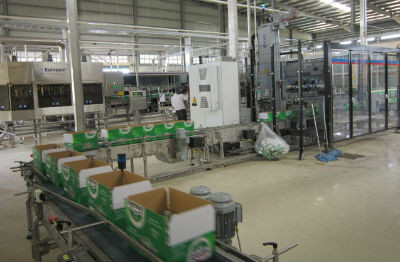 Trong khi nhiều DN chân chính cạnh tranh bằng cách đầu tư cho công nghệ, chất lượng sản phẩm, thì một số DN, cá nhân khác lại cạnh tranh bằng cách tung tin đồn nói xấu DN khác. Trong khi nhiều DN chân chính cạnh tranh bằng cách đầu tư cho công nghệ, chất lượng sản phẩm, thì một số DN, cá nhân khác lại cạnh tranh bằng cách tung tin đồn nói xấu DN khác.