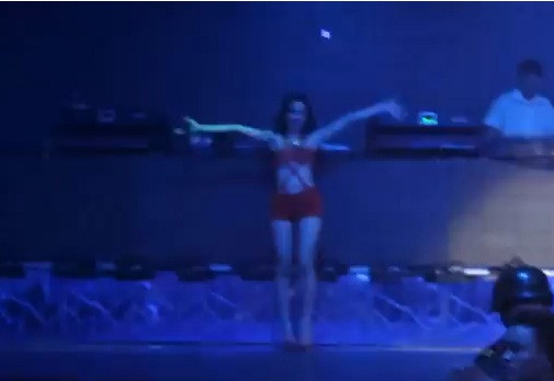 Hình ảnh Angela Phương Trinh được cắt ra từ clip.