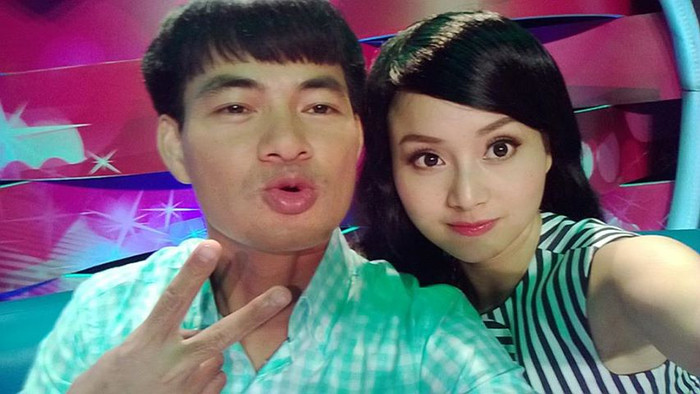 Lan Phương nhí nhảnh cùng Xuân Bắc tại trường quay. Chị chia sẻ: ""Sáng nay quay Love bus . Chúng mình cùng hồi teen nào" Lan Phương nhí nhảnh cùng Xuân Bắc tại trường quay. Chị chia sẻ: ""Sáng nay quay Love bus . Chúng mình cùng hồi teen nào"