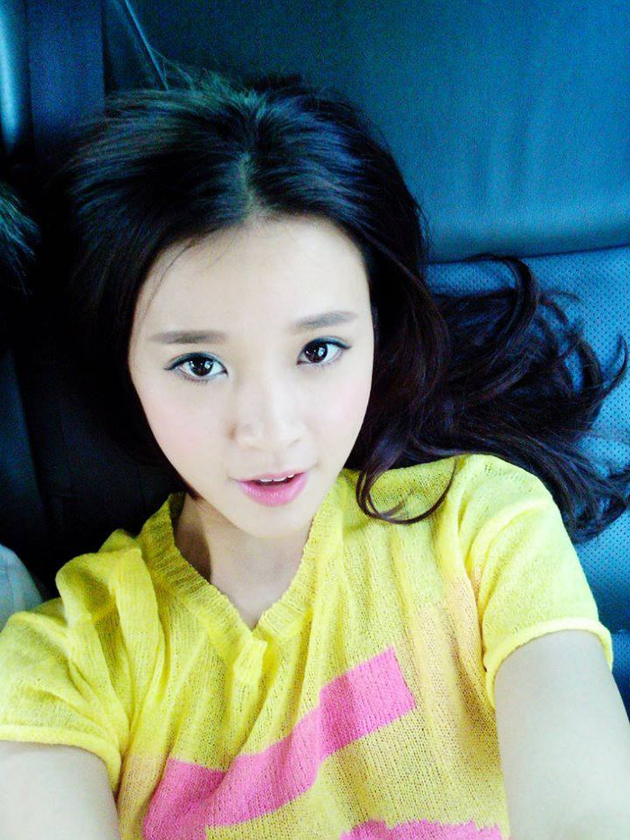 Midu xuất hiện trở lại trên trang cá nhân với hình ảnh tràn đầy năng lượng sau nghi án 'đá đểu' Phương Trinh. Midu xuất hiện trở lại trên trang cá nhân với hình ảnh tràn đầy năng lượng sau nghi án 'đá đểu' Phương Trinh.