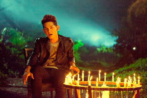 Hình ảnh trong MV của Sơn Ngọc Minh. Hình ảnh trong MV của Sơn Ngọc Minh.