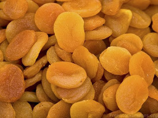 Mơ có hàm lượng magiê cao khiến cơ co giãn một cách tự nhiên, chống lại căng thẳng và lo lắng. Mơ có hàm lượng magiê cao khiến cơ co giãn một cách tự nhiên, chống lại căng thẳng và lo lắng.