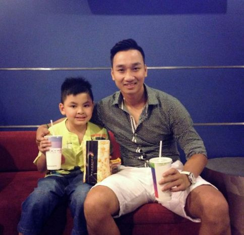 MC Thành Trung khoe con trai trên trang cá nhân. Anh vui vẻ chia sẻ: "Phần thưởng cho con trai "nuôi" vì được học sinh giỏi..!!!"