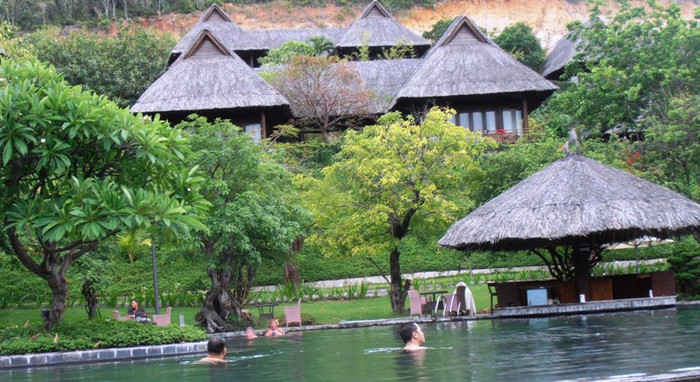 Sau lễ cưới họ về nơi “trăng mật” thật tuyệt vời. Sau lễ cưới họ về nơi “trăng mật” thật tuyệt vời.