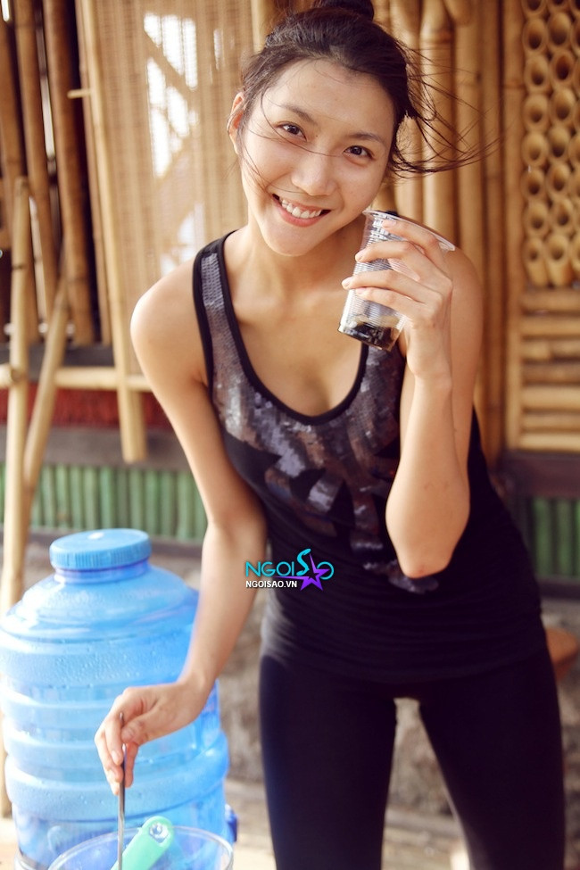 Ngọc Quyên rạng rỡ với khuôn mặt không trang điểm. Ngọc Quyên rạng rỡ với khuôn mặt không trang điểm.