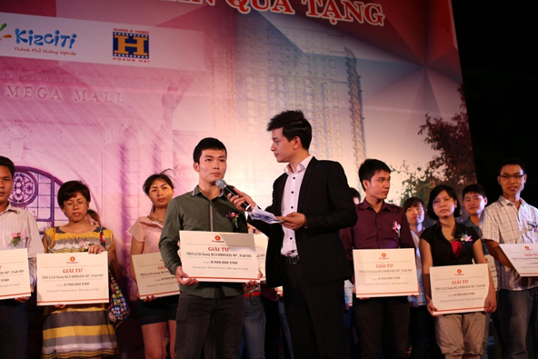 Anh Lưu Đức Xuân xúc động chia sẻ cảm xúc khi nhận được giải Tư. Anh Lưu Đức Xuân xúc động chia sẻ cảm xúc khi nhận được giải Tư.