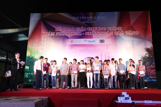 Những khách hàng may mắn trúng Giải Nhì của chương trình, mỗi giải nhận được 01 Phiếu nghỉ dưỡng 3 ngày 2 đêm dành cho 2 người tại Vinpearl Luxury Đà Nẵng Những khách hàng may mắn trúng Giải Nhì của chương trình, mỗi giải nhận được 01 Phiếu nghỉ dưỡng 3 ngày 2 đêm dành cho 2 người tại Vinpearl Luxury Đà Nẵng