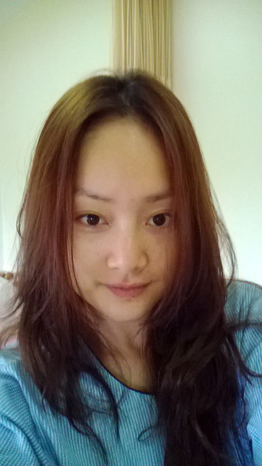 Hình ảnh mới nhất của Lan Phương 4 ngày sau ca phẫu thuật. Cô chia sẻ thông tin về lịch làm việc trên trang cá nhân của mình: "Mình nghỉ được 4 ngày rồi. Mai mình phải đi quay Love Bus cả ngày, tối sẽ đi diễn vở Chuyện của sao. Quay Love Bus thì chỉ ngồi trên ghế nối chuyện với anh Xuân Bắc. Những chuyện của sao thì mình phải nhảy nhót, đu lên đu xuống. Hy vọng vết mổ sẽ không ảnh hưởng gì". Hình ảnh mới nhất của Lan Phương 4 ngày sau ca phẫu thuật. Cô chia sẻ thông tin về lịch làm việc trên trang cá nhân của mình: "Mình nghỉ được 4 ngày rồi. Mai mình phải đi quay Love Bus cả ngày, tối sẽ đi diễn vở Chuyện của sao. Quay Love Bus thì chỉ ngồi trên ghế nối chuyện với anh Xuân Bắc. Những chuyện của sao thì mình phải nhảy nhót, đu lên đu xuống. Hy vọng vết mổ sẽ không ảnh hưởng gì".