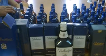 Với giá chỉ từ 300 - 500 nghìn đồng/chai, Phương đưa về cửa hàng và bán cho các nhà hàng, quán bar… bán cho người tiêu dùng với giá 2 - 3 triệu đồng/chai.