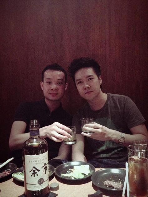 Văn Mai Hương đăng tải ảnh đi ăn tối cùng người yêu - ca sĩ Lê Hiếu và một người bạn. Cô thích thù cho biết: "Được 2 anh trai hơi đẹp cho đi ăn tối". Văn Mai Hương đăng tải ảnh đi ăn tối cùng người yêu - ca sĩ Lê Hiếu và một người bạn. Cô thích thù cho biết: "Được 2 anh trai hơi đẹp cho đi ăn tối".