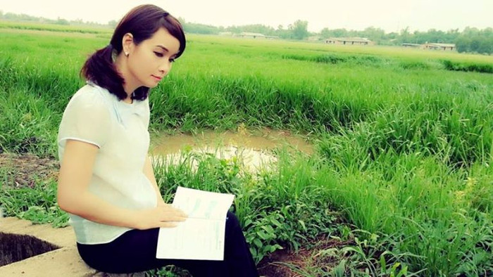 Mai Thu Hiền nhí nhảnh đăng tải tạo hình một nhân vật trong phim cô đang đóng. Cô cho biết: "Cưa sừng làm nghé". Mọi người đoán xem giai đoạn này nhân vật Thuỳ Dung bao nhiêu tuổi nhé?" Mai Thu Hiền nhí nhảnh đăng tải tạo hình một nhân vật trong phim cô đang đóng. Cô cho biết: "Cưa sừng làm nghé". Mọi người đoán xem giai đoạn này nhân vật Thuỳ Dung bao nhiêu tuổi nhé?"