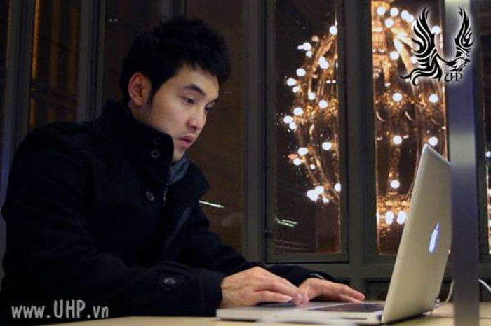 Ưng Hoàng Phúc xuất hiện trên trang cá nhân cùng chia sẻ: "Càng về khuya càng có nhiều ý tưởng và cảm xúc để làm việc... Cố gắng để có những sản phẩm tốt nhất gửi đến cả nhà! Ai còn thức cùng Phúc thì like cùng làm việc nào". Ưng Hoàng Phúc xuất hiện trên trang cá nhân cùng chia sẻ: "Càng về khuya càng có nhiều ý tưởng và cảm xúc để làm việc... Cố gắng để có những sản phẩm tốt nhất gửi đến cả nhà! Ai còn thức cùng Phúc thì like cùng làm việc nào".