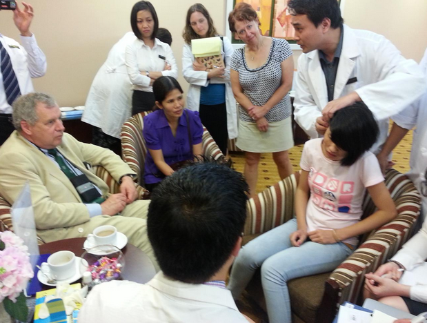 Bệnh nhân 14 tuổi bị sẹo xấu sau bỏng vùng mặt, ngực được chỉ định phẫu thuật thẩm mỹ