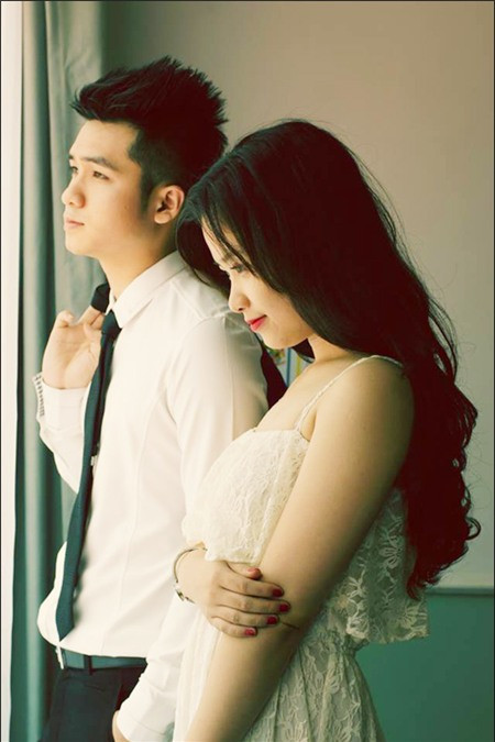 Lần đầu tiên nhìn thấy Dương Hoàng Yến, Hà Anh đã bị ấn tượng bởi vẻ ngoài ngoan ngoãn, hiền lành và giọng ca trong trẻo. Tuy nhiên, họ tốn một thời gian dài làm bạn trước khi chính thức trở thành một cặp. Hoàng Yến tiết lộ: "Vì đây là lần đầu tiên tôi yêu nên cũng khá... kiêu và có cả cảm giác sợ hãi, lo lắng nữa. Thế nên anh Hà Anh cũng mất rất nhiều thời gian mới chinh phục được tôi". Lần đầu tiên nhìn thấy Dương Hoàng Yến, Hà Anh đã bị ấn tượng bởi vẻ ngoài ngoan ngoãn, hiền lành và giọng ca trong trẻo. Tuy nhiên, họ tốn một thời gian dài làm bạn trước khi chính thức trở thành một cặp. Hoàng Yến tiết lộ: "Vì đây là lần đầu tiên tôi yêu nên cũng khá... kiêu và có cả cảm giác sợ hãi, lo lắng nữa. Thế nên anh Hà Anh cũng mất rất nhiều thời gian mới chinh phục được tôi".