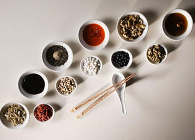 Các loại gia vị được sử dụng trong bữa ăn hằng ngày có nhiều lợi ích cho sức khỏe.