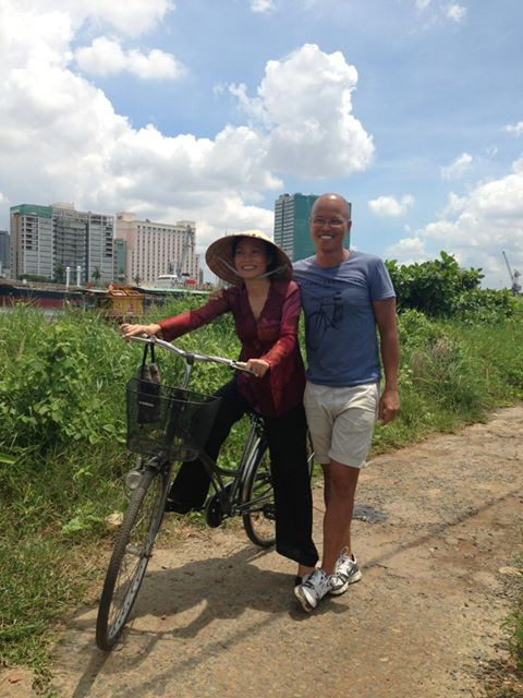 Chị tâm sự vô cùng hóm hỉnh: "Trời, kỳ này đóng phim bác Đãng xong chắc là xấu đều hết: Không cho làm mặt, không có kem chống nắng. Mỗi 2 cảnh mà mặt mình đen thui... Quay hết phim chắc cả nhà nhìn không ra luôn". Chị tâm sự vô cùng hóm hỉnh: "Trời, kỳ này đóng phim bác Đãng xong chắc là xấu đều hết: Không cho làm mặt, không có kem chống nắng. Mỗi 2 cảnh mà mặt mình đen thui... Quay hết phim chắc cả nhà nhìn không ra luôn".