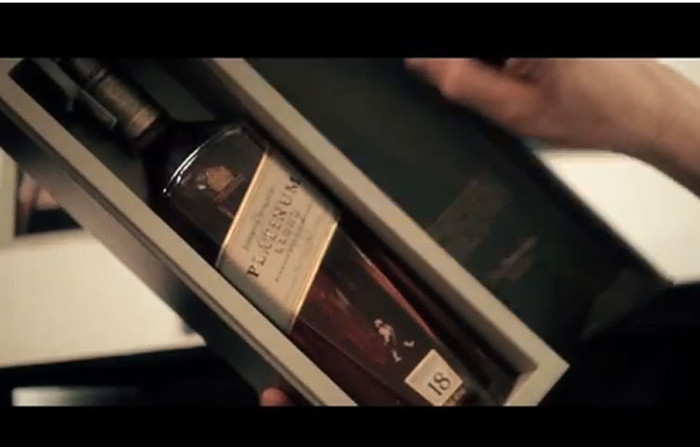 MV quảng cáo rượu của Hà Hồ được đánh giá là lộ liễu và thách thức các nhà quản lý và dư luận. MV quảng cáo rượu của Hà Hồ được đánh giá là lộ liễu và thách thức các nhà quản lý và dư luận.