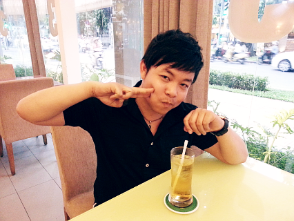 Quang Lê nhí nhảnh tạo dáng xì teen trước ống kính. Anh chia sẻ trên trang cá nhân: "Nhà mình ơi gần 29 tuổi rồi mà vẫn teen như trẻ con nè, hihi. Chúc nhà mình luôn vui trẻ nhé". Quang Lê nhí nhảnh tạo dáng xì teen trước ống kính. Anh chia sẻ trên trang cá nhân: "Nhà mình ơi gần 29 tuổi rồi mà vẫn teen như trẻ con nè, hihi. Chúc nhà mình luôn vui trẻ nhé".