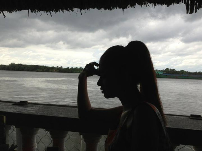 Phạm Thanh Thảo xuất hiện với hình ảnh tâm trạng. Cô chia sẻ tâm sự trước khi rời khỏi Việt Nam: Sao lúc nào rời khỏi Việt Nam cũng nặng lòng thế này". Phạm Thanh Thảo xuất hiện với hình ảnh tâm trạng. Cô chia sẻ tâm sự trước khi rời khỏi Việt Nam: Sao lúc nào rời khỏi Việt Nam cũng nặng lòng thế này".