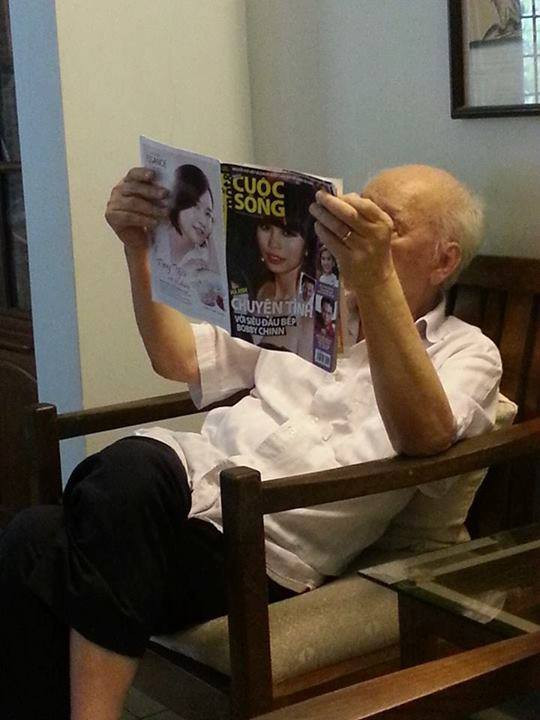 Hà Anh lần đầu tiên khoe ảnh ông bà nội nhân ngày Báo chí cách mạng Việt Nam 21/6 cùng lời tâm sự dài. Cô cho biết: "Ông tôi, nhà văn, nhà báo Vũ Tú Nam, nguyên Tổng thứ ký hội nhà văn Việt Nam. Ông bà tôi không những cống hiến cả tuổi trẻ, cuộc đời cho cách mạng, đất nước, trải qua những chiến đấu trong suốt hai cuộc chiến tranh với Mỹ và Pháp". Hà Anh lần đầu tiên khoe ảnh ông bà nội nhân ngày Báo chí cách mạng Việt Nam 21/6 cùng lời tâm sự dài. Cô cho biết: "Ông tôi, nhà văn, nhà báo Vũ Tú Nam, nguyên Tổng thứ ký hội nhà văn Việt Nam. Ông bà tôi không những cống hiến cả tuổi trẻ, cuộc đời cho cách mạng, đất nước, trải qua những chiến đấu trong suốt hai cuộc chiến tranh với Mỹ và Pháp".