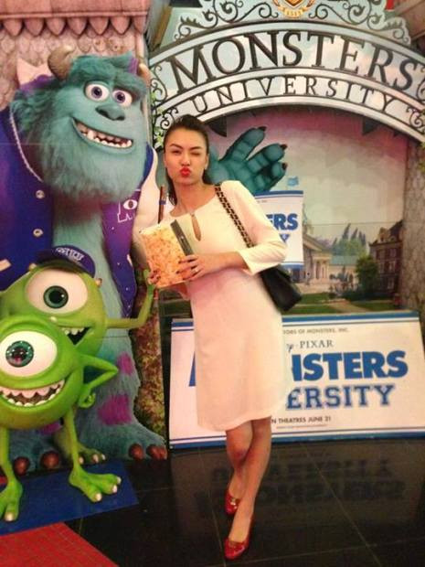 Chân dài Hồng Quế khoe ảnh chụp "Xì teng xì khói" Chân dài Hồng Quế khoe ảnh chụp "Xì teng xì khói"