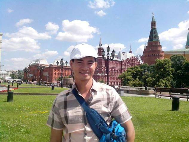 Xuân Bắc hài hước chia sẻ ảnh chụp tại Nga trong chuyến đi lưu diễn. Anh cho biết: "Ai đến Quảng trường Đỏ với tôi ko? Đẹp lém ý. Trông mình như Xuân Bắc hihihi".