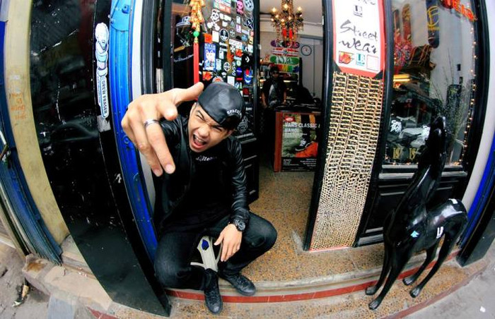 Cường Seven chia sẻ tâm trạng tràn đầy sung sướng và hạnh phúc. Anh cho biết: "Lại yêu đời rồi... Sắp được đi diễn liên tục...hé hé". Cường Seven chia sẻ tâm trạng tràn đầy sung sướng và hạnh phúc. Anh cho biết: "Lại yêu đời rồi... Sắp được đi diễn liên tục...hé hé".