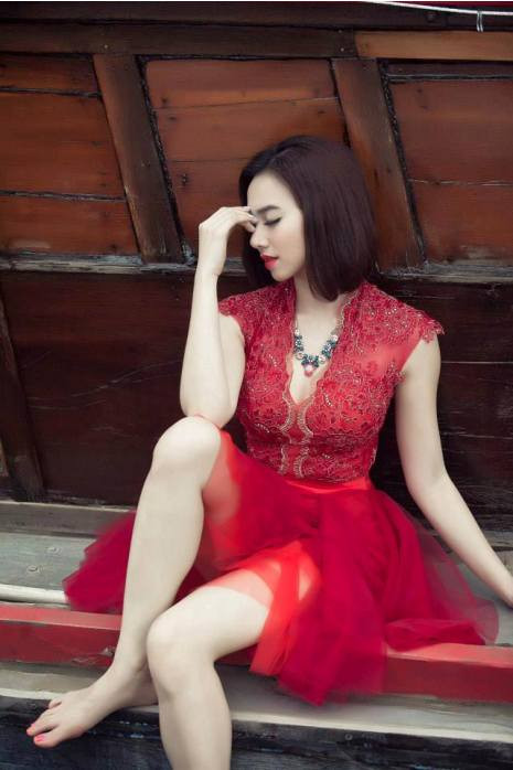 Đinh Ngọc Diệp tâm trạng: "Waiting 4...". Đinh Ngọc Diệp tâm trạng: "Waiting 4...".