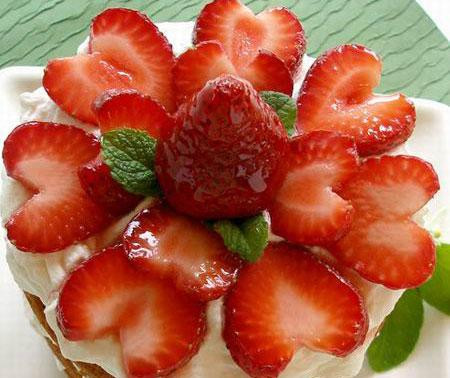 Dâu tây chính là một nguồn cung cấp folate khá tốt với khoảng 21mcg cho mỗi khẩu phần.