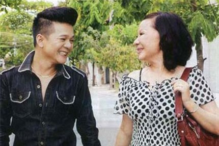 Ca sĩ Vũ Hà và người vợ của mình. (Ảnh KT) Ca sĩ Vũ Hà và người vợ của mình. (Ảnh KT)