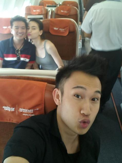 Cùng với đó, trên trang cá nhân của ca sĩ Dương Triệu Vũ cũng được anh chia sẻ hình ảnh chuyến đi. Trong hình Dương Triệu Vũ nhí nhảnh chụp hình cùng Đàm Vĩnh Hưng và Hồ Ngọc Hà. Anh cho biết: "We are going to Moscow..." Cùng với đó, trên trang cá nhân của ca sĩ Dương Triệu Vũ cũng được anh chia sẻ hình ảnh chuyến đi. Trong hình Dương Triệu Vũ nhí nhảnh chụp hình cùng Đàm Vĩnh Hưng và Hồ Ngọc Hà. Anh cho biết: "We are going to Moscow..."