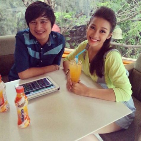 Hotgirl Khả Ngân rạng rỡ khoe ảnh trên trang cá nhân kèm lời chú thích: "Quay talkshow "Tươi Khoẻ Mỗi Ngày". Hotgirl Khả Ngân rạng rỡ khoe ảnh trên trang cá nhân kèm lời chú thích: "Quay talkshow "Tươi Khoẻ Mỗi Ngày".