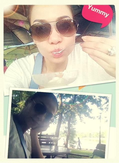 Trên trang cá nhân của Thu Minh, ca sĩ chia sẻ hình ảnh rất đáng yêu. Cô thông báo: "Chị vừa đến Hà Nội đây. Đang hưởng thụ kem Bốn mùa". Trên trang cá nhân của Thu Minh, ca sĩ chia sẻ hình ảnh rất đáng yêu. Cô thông báo: "Chị vừa đến Hà Nội đây. Đang hưởng thụ kem Bốn mùa".