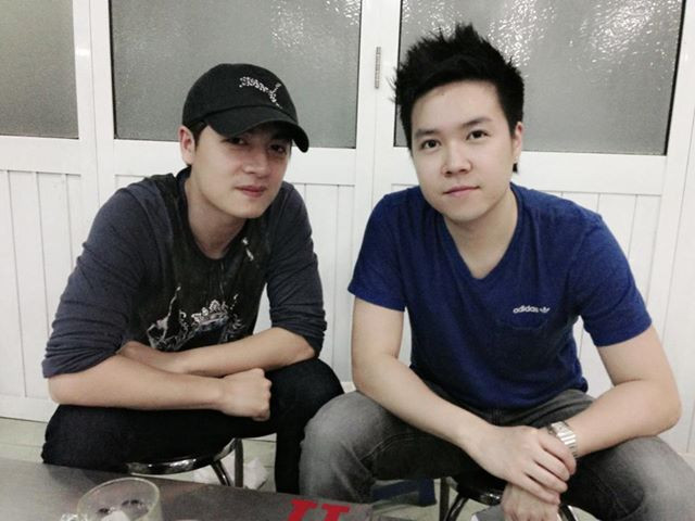 Văn Mai Hương đăng ảnh Lê Hiếu chụp cùng Đăng Khôi lên facebook kèm lời chú thích đáng yêu:"Sao 2 em bé 95, 96 này mãi không lớn nhỉ?"