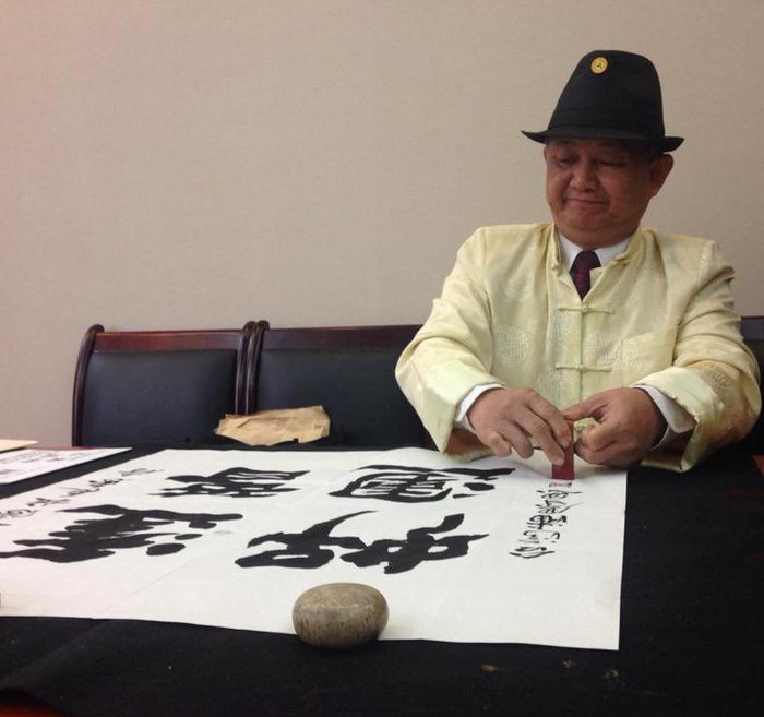 GS Phan Khánh Trung - Chủ tịch Hội thư pháp truyền thừa Đài Loan (Ảnh: Phong Nguyên) GS Phan Khánh Trung - Chủ tịch Hội thư pháp truyền thừa Đài Loan (Ảnh: Phong Nguyên)