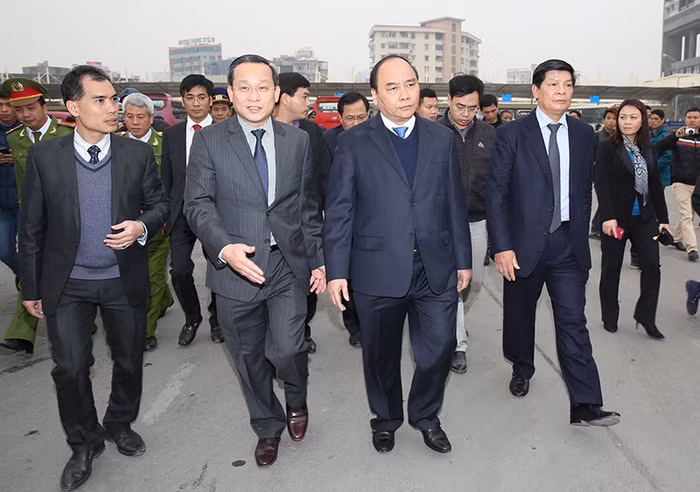 Phó Thủ tướng Nguyễn Xuân Phúc kiểm tra công tác vận tải hành khách Tết Nguyên đán 2015 tại bến xe Mỹ Đình. Ảnh: VGP/Lê Sơn
