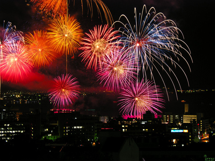 Ông Long cho rằng ‘nhịn’ pháo hoa để ủng hộ người nghèo cũng không tốt (Ảnh minh họa: Congly)