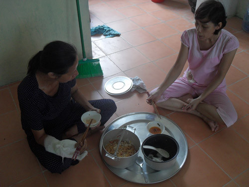 Sau vụ hỏa hoạn kinh hoàng, người dân sống ra sao? ảnh 3 Dân nhà C8 bị cháy đang sống ra sao?, Tin tức trong ngày, chay nha C8, chay khu tap the go, nha go o Ha Noi, nha tap the, chay nha, hoa hoan, tin tuc, tin hay, vn