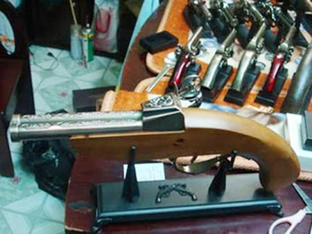 Sưu tầm súng: Thú chơi nguy hiểm ở TPHCM, Tin tức trong ngày, suu tam sung, choi sung, thu choi nguy hiem, choi hang nong, hang lanh, dai gia sai gon, dai gia, bao, tin tuc, tin hot, tin hay, vn