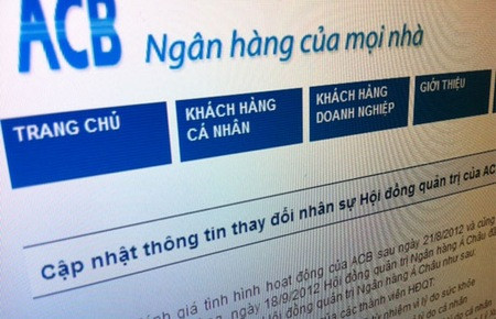 Trước đó, ngày 19/9, trên trang web chính thức của Ngân hàng Thương mại cổ phần Á Châu - ACB, trong bản tin cập nhật thông tin thay đổi nhân sự Hội đồng quản trị của ACB đã đưa tin ông Trần Xuân Giá, Lê Vũ Kỳ, Trịnh Kim Quang từ nhiệm. Ông Trần Xuân Giá từ nhiệm trong bối cảnh Ngân hàng ACB đang cơn sóng gió sau khi ông Nguyễn Đức Kiên và nguyên Tổng Giám đốc Lý Xuân Hải bị bắt, một số nhân vật quan trọng khác cũng đang trong tầm ngắm của cơ quan pháp luật. Trước đó, ngày 19/9, trên trang web chính thức của Ngân hàng Thương mại cổ phần Á Châu - ACB, trong bản tin cập nhật thông tin thay đổi nhân sự Hội đồng quản trị của ACB đã đưa tin ông Trần Xuân Giá, Lê Vũ Kỳ, Trịnh Kim Quang từ nhiệm. Ông Trần Xuân Giá từ nhiệm trong bối cảnh Ngân hàng ACB đang cơn sóng gió sau khi ông Nguyễn Đức Kiên và nguyên Tổng Giám đốc Lý Xuân Hải bị bắt, một số nhân vật quan trọng khác cũng đang trong tầm ngắm của cơ quan pháp luật.