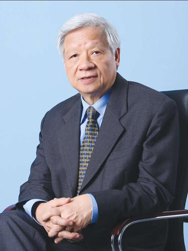 Trong cuộc phỏng vấn này, ông cũng từng buồn: "Mình buồn nhất là khi việc thanh khoản toàn hệ thống quá khó khăn, nếu không có những ngân hàng dư dả tiền như ACB thì nhiều ngân hàng chắc đã sụp đổ lâu lắm rồi. Bây giờ người làm ơn lại mắc oán. Thực tế, ACB huy động 100 đồng thì cho vay cao nhất là 64 đồng, chứ không phải 80 đồng như được phép. Thậm chí nhiều năm liền, ACB chỉ cho vay có 61 đồng thôi.Ai cần thì cho vay và khoản tiền đó cỡ ba bốn chục ngàn tỷ đồng chứ có ít đâu. Vì thế, khi Ngân hàng Nhà nước kết luận sai, mình buồn lắm". Trong cuộc phỏng vấn này, ông cũng từng buồn: "Mình buồn nhất là khi việc thanh khoản toàn hệ thống quá khó khăn, nếu không có những ngân hàng dư dả tiền như ACB thì nhiều ngân hàng chắc đã sụp đổ lâu lắm rồi. Bây giờ người làm ơn lại mắc oán. Thực tế, ACB huy động 100 đồng thì cho vay cao nhất là 64 đồng, chứ không phải 80 đồng như được phép. Thậm chí nhiều năm liền, ACB chỉ cho vay có 61 đồng thôi.Ai cần thì cho vay và khoản tiền đó cỡ ba bốn chục ngàn tỷ đồng chứ có ít đâu. Vì thế, khi Ngân hàng Nhà nước kết luận sai, mình buồn lắm".
