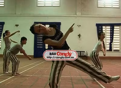 Nữ sát thủ giết người tình trên xe Lexus "lạc lõng" trong trại giam ảnh 2