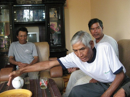 Tuc bat chong bien tuong gai ngheo khong lay noi chong