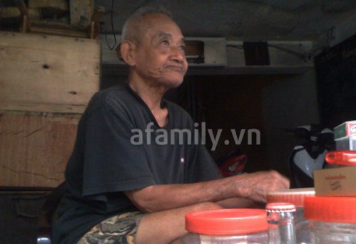 Phan no chuyen cu ong 87 tuoi bi con vut ra duong