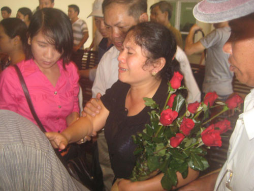 14 nạn nhân chết cháy ở Nga đã về nước ảnh 6 14 nạn nhân chết cháy ở Nga đã về nước, Tin tức trong ngày, chay o nga, xuong may, cong nhan, viet nam, nguoi lao dong, pho cong xa pari, cuu hoa, canh sat, pccc, khu nha xuong, tin tuc, tin nhanh, tin hot, vn