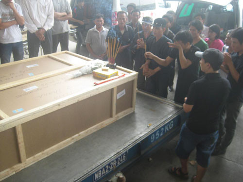 14 nạn nhân chết cháy ở Nga đã về nước ảnh 9 14 nạn nhân chết cháy ở Nga đã về nước, Tin tức trong ngày, chay o nga, xuong may, cong nhan, viet nam, nguoi lao dong, pho cong xa pari, cuu hoa, canh sat, pccc, khu nha xuong, tin tuc, tin nhanh, tin hot, vn