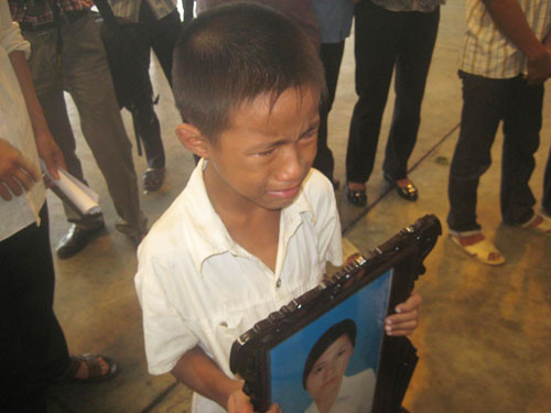 14 nạn nhân chết cháy ở Nga đã về nước ảnh 7 14 nạn nhân chết cháy ở Nga đã về nước, Tin tức trong ngày, chay o nga, xuong may, cong nhan, viet nam, nguoi lao dong, pho cong xa pari, cuu hoa, canh sat, pccc, khu nha xuong, tin tuc, tin nhanh, tin hot, vn