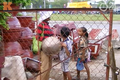 Cận cảnh nạn chăn dắt trẻ tại TP.HCM ảnh 7 Cận cảnh nạn chăn dắt trẻ tại TP.HCM, Tin tức trong ngày, chan dat tre an xin, tap doan an xin, an xin co to chuc, cai bang, to chuc cai bang, an xin o tphcm, an xin duong pho, bao, tin nhanh, tin hot, tin tuc, vn