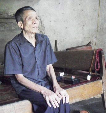 Ông lão cô độc, mù lòa 30 năm ngóng con ảnh 2 Ông lão cô độc, mù lòa 30 năm ngóng con, Tin tức trong ngày, nguoi co hoan canh kho khan, mu loa, ong lao mu loa, co don, song neo don, tin tuc, tin nhanh, tin hot, vn